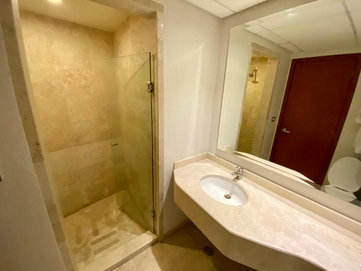 Hotel Mercury Inn Querétaro Zewnętrze zdjęcie