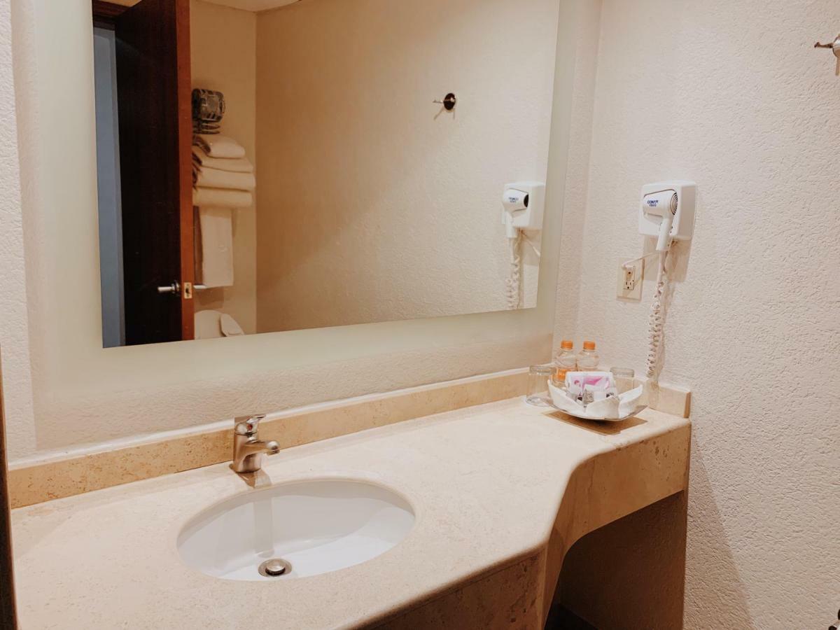 Hotel Mercury Inn Querétaro Zewnętrze zdjęcie